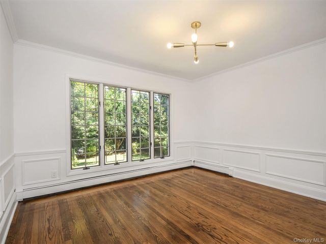 121 Hillcrest Avenue, Manhasset, NY 11030