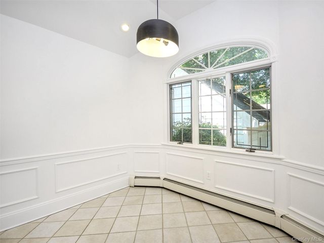 121 Hillcrest Avenue, Manhasset, NY 11030
