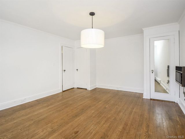 121 Hillcrest Avenue, Manhasset, NY 11030