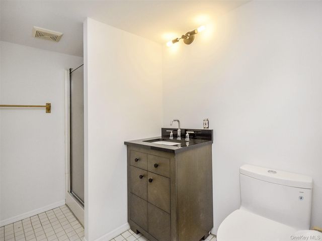 121 Hillcrest Avenue, Manhasset, NY 11030