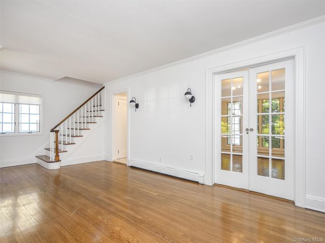 121 Hillcrest Avenue, Manhasset, NY 11030