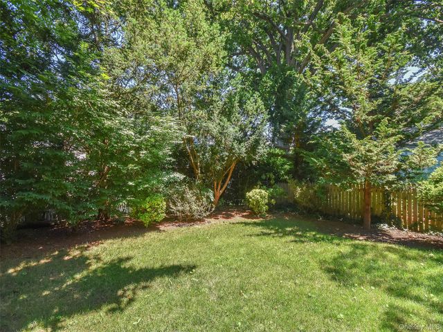 121 Hillcrest Avenue, Manhasset, NY 11030
