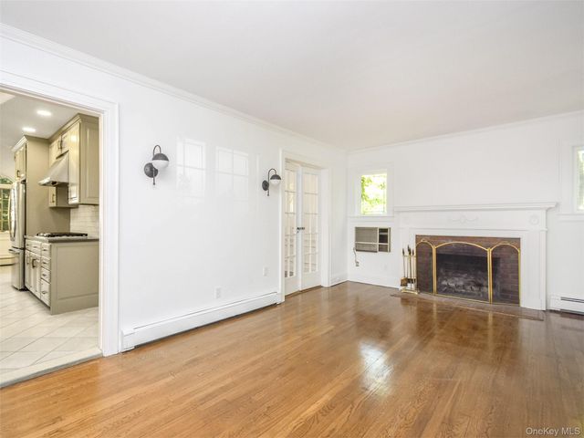 121 Hillcrest Avenue, Manhasset, NY 11030