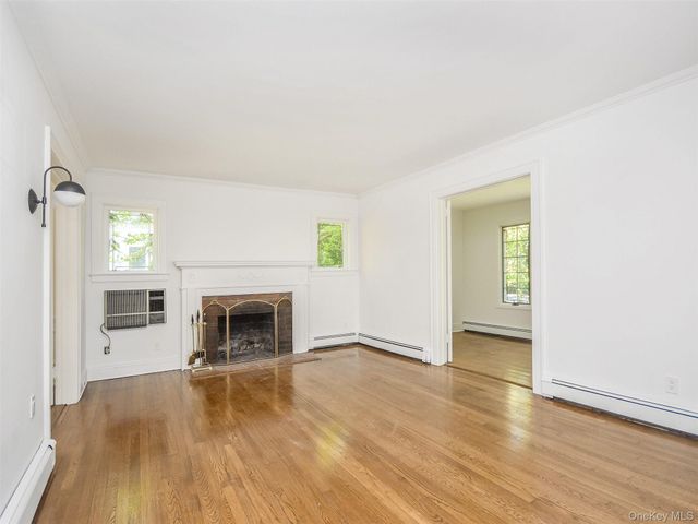 121 Hillcrest Avenue, Manhasset, NY 11030