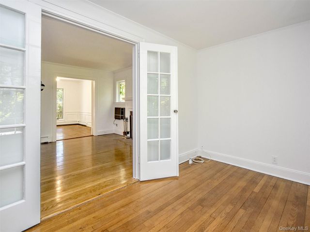 121 Hillcrest Avenue, Manhasset, NY 11030