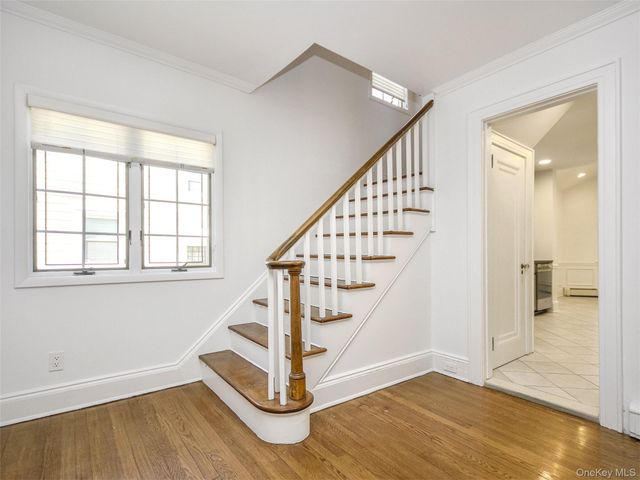 121 Hillcrest Avenue, Manhasset, NY 11030
