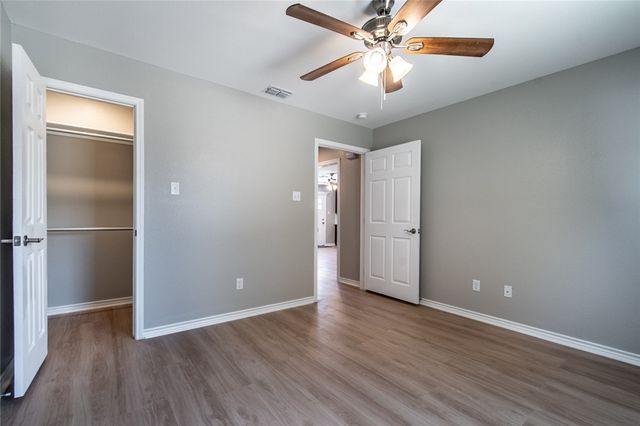 905 N Pearl St N, Rockport, TX 78382