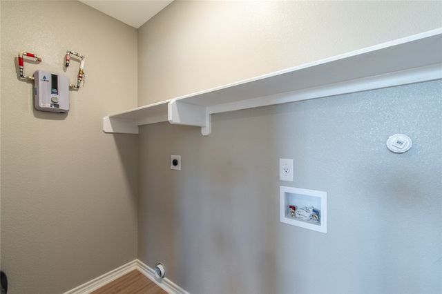 905 N Pearl St N, Rockport, TX 78382