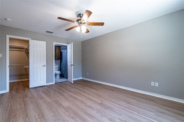 905 N Pearl St N, Rockport, TX 78382