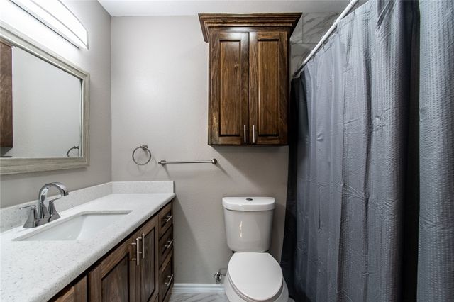 905 N Pearl St N, Rockport, TX 78382