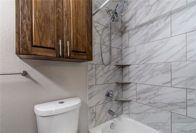 905 N Pearl St N, Rockport, TX 78382