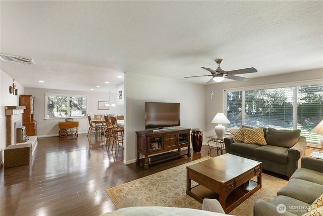 15813 93rd Avenue E, Puyallup, WA 98375