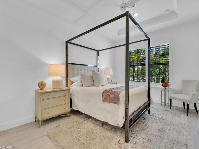 7229 Wiregrass CT, Naples, FL 34114