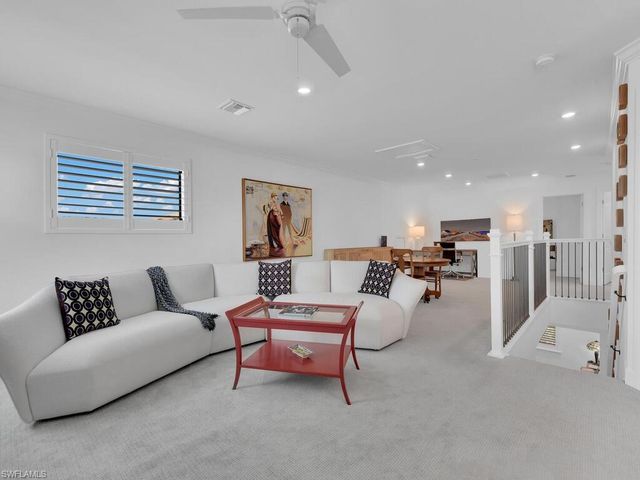 7229 Wiregrass CT, Naples, FL 34114