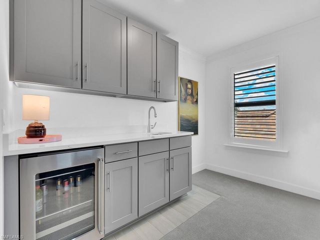 7229 Wiregrass CT, Naples, FL 34114