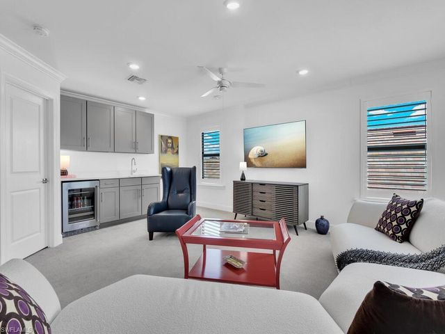 7229 Wiregrass CT, Naples, FL 34114