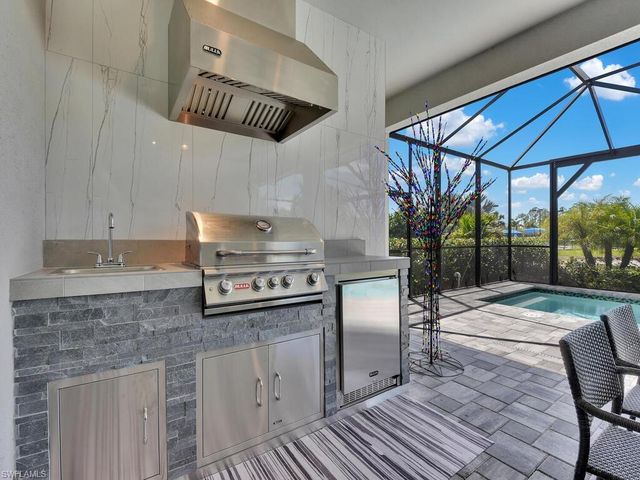 7229 Wiregrass CT, Naples, FL 34114