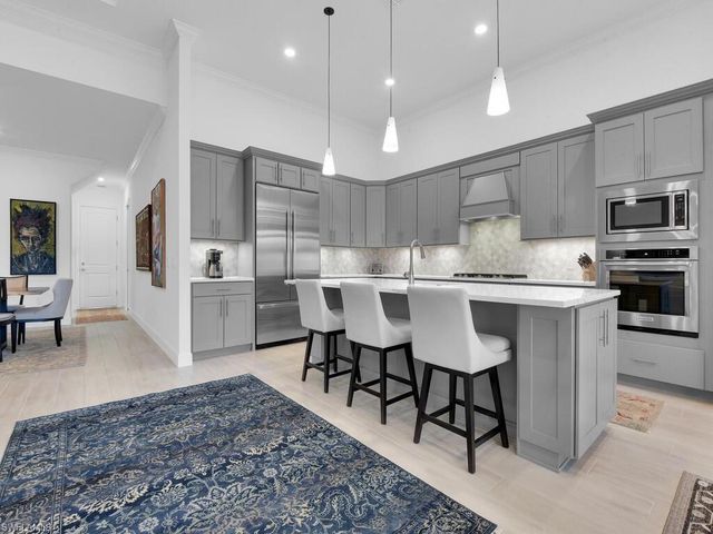 7229 Wiregrass CT, Naples, FL 34114