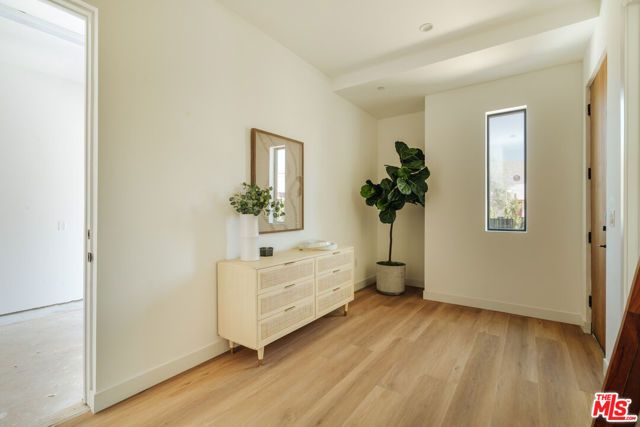 1343 S Ogden Drive 3, Los Angeles, CA 90019