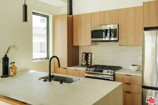 1343 S Ogden Drive 3, Los Angeles, CA 90019