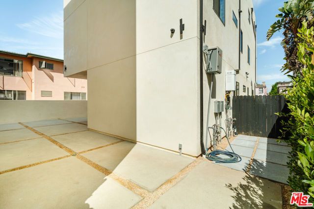 1343 S Ogden Drive 3, Los Angeles, CA 90019