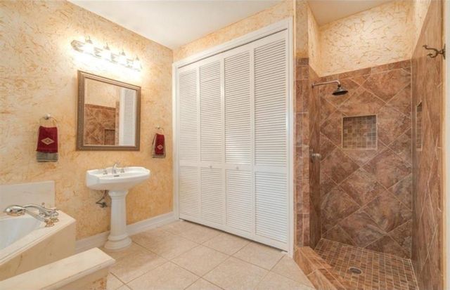 14302 Reissen Lane, Houston, TX 77069