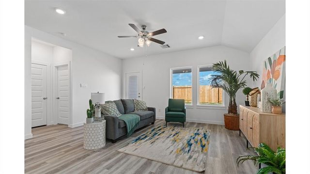 7735 Evening Emerald Drive, Iowa Colony, TX 77583