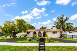 10721 SW 38th St, Miami, FL 33165
