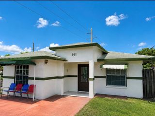 141 SW 2nd St, Deerfield Beach, FL 33441