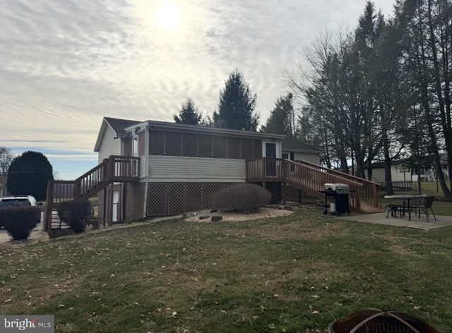 4487 CHERRY DR, Spring Grove, PA 17362