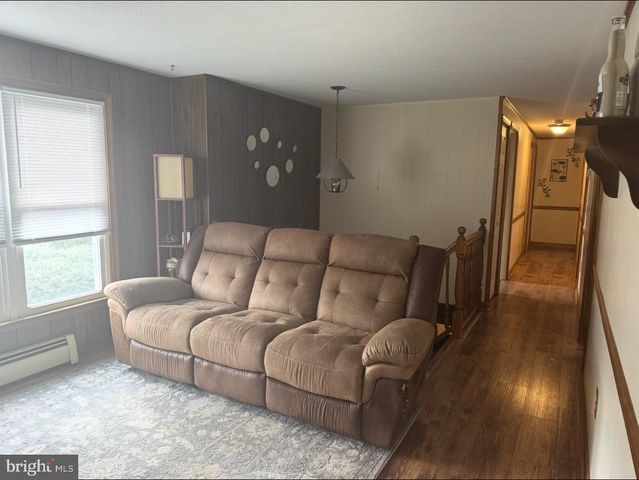 4487 CHERRY DR, Spring Grove, PA 17362