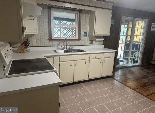 4487 CHERRY DR, Spring Grove, PA 17362