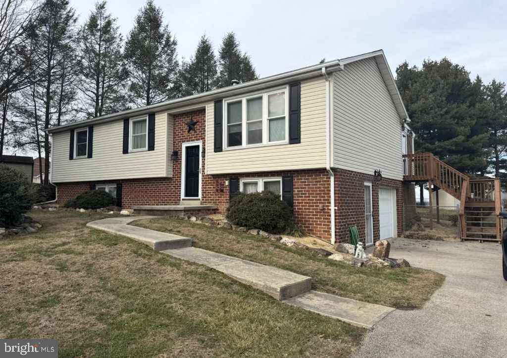 4487 CHERRY DR, Spring Grove, PA 17362