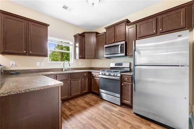 2238 Newbury Oaks Drive, Lawrenceville, GA 30044