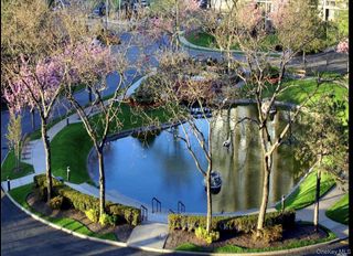 2 BAY CLUB Drive 17Z2, Bayside, NY 11360