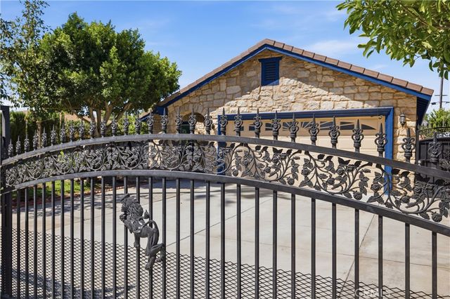 2851 Pleasant St, Riverside, CA 92507