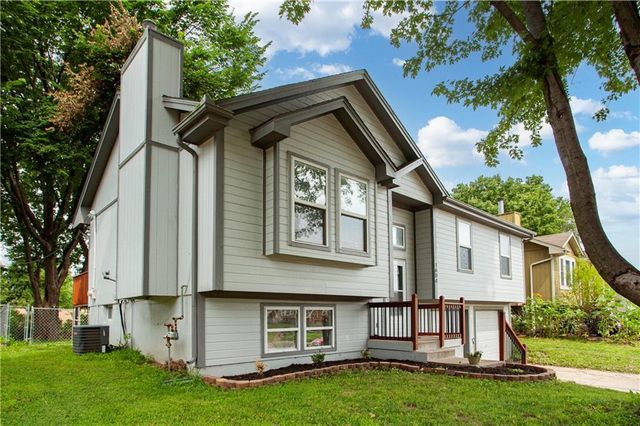 1604 S Concord Court, Independence, MO 64058