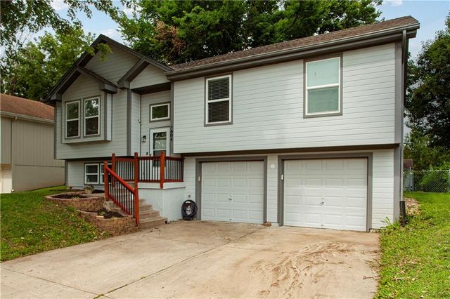 1604 S Concord Court, Independence, MO 64058