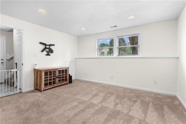 1604 S Concord Court, Independence, MO 64058