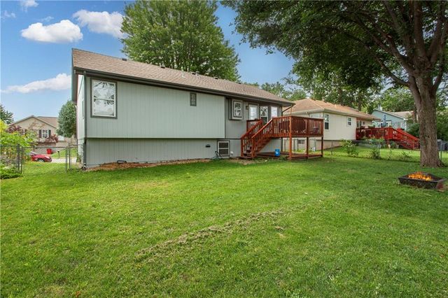 1604 S Concord Court, Independence, MO 64058