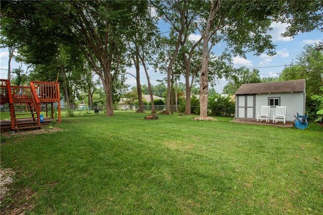1604 S Concord Court, Independence, MO 64058