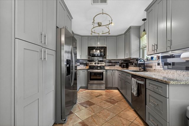 1000 Shady Hill Lane, Burleson, TX 76028
