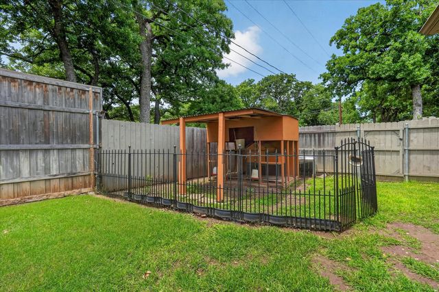 1000 Shady Hill Lane, Burleson, TX 76028