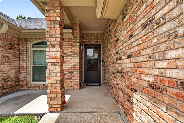 1000 Shady Hill Lane, Burleson, TX 76028