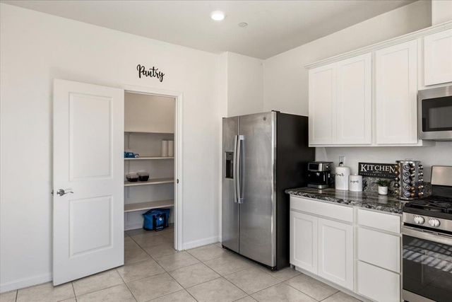 1370 Abrozo Way, Plumas Lake, CA 95961