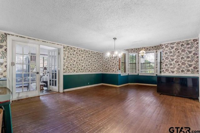 5026 Lost Pines Drive, Chandler, TX 75758