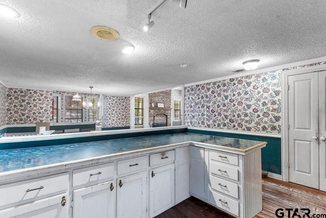 5026 Lost Pines Drive, Chandler, TX 75758