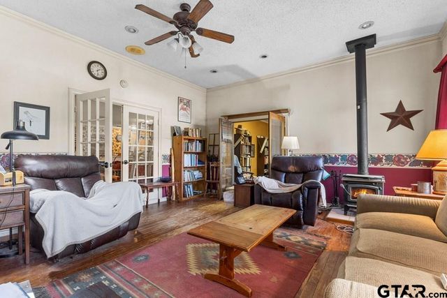 5026 Lost Pines Drive, Chandler, TX 75758