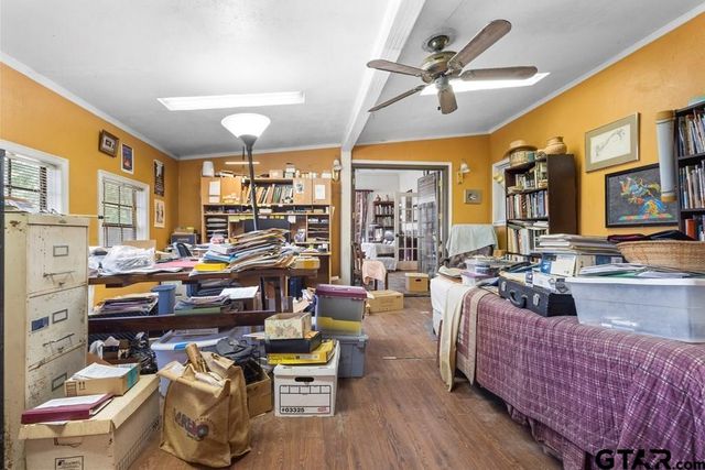 5026 Lost Pines Drive, Chandler, TX 75758