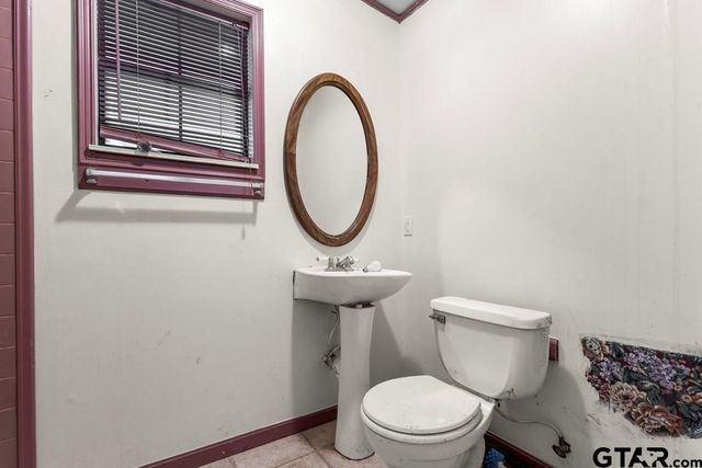 5026 Lost Pines Drive, Chandler, TX 75758